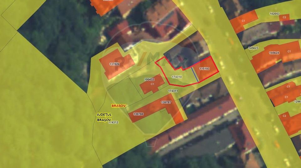 Vilă pe str Alexandru Ioan Cuza, 10 camere, S + P + E, teren 282 mp