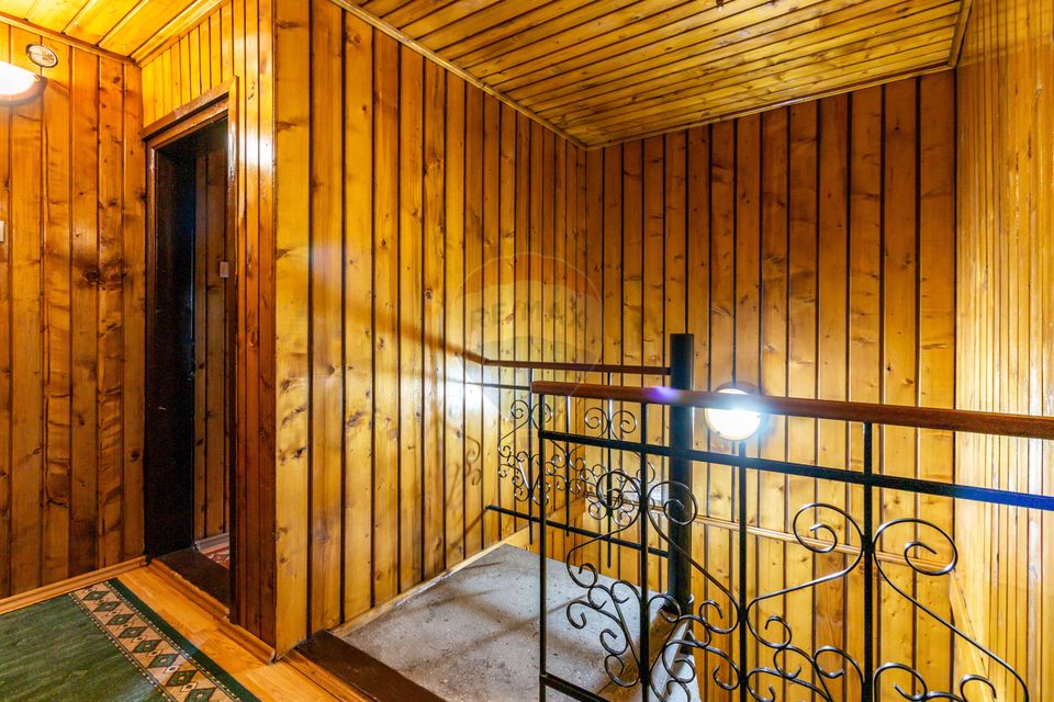 Pensiune/Casa de vânzare în Sinaia – 450 mp, lângă Castelul Peleș