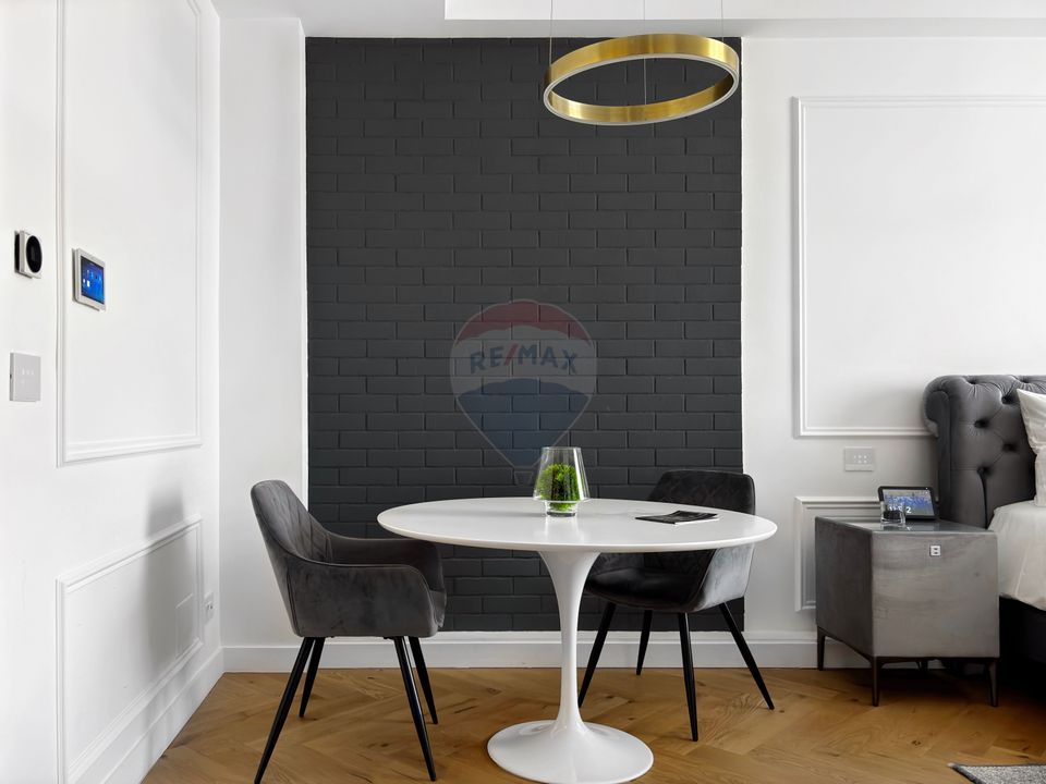 Vedere directă spre Piața Unirii, finisaje lux, apart. chirie, 97.6 mp