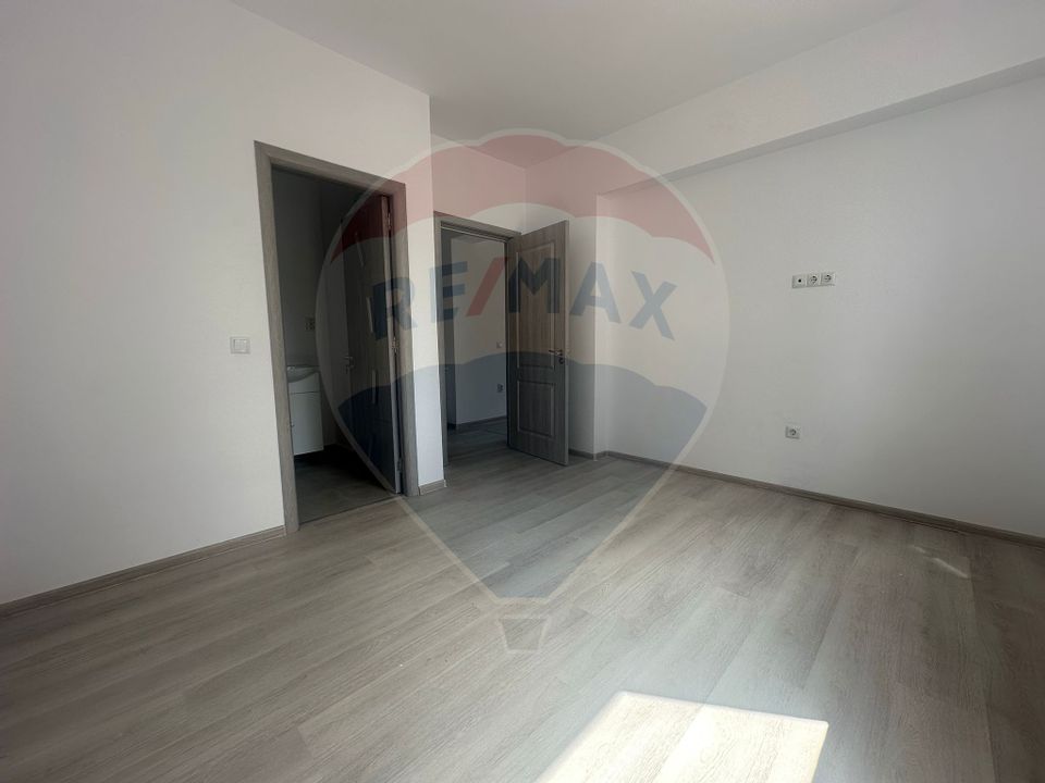 Apartament nou 3 camere de închiriat Nemobilat/Mobilat