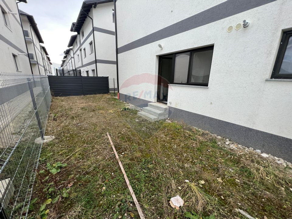 Apartament nou, 3 camere, curte proprie 50mp, de vânzare