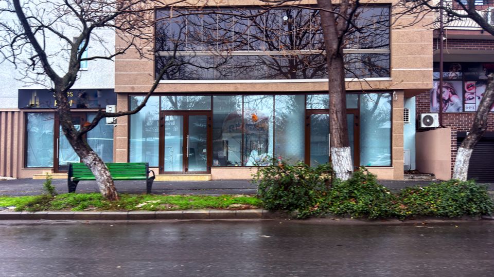 Spațiu comercial 200mp | 2025 | ROI 10% | Vitrina 9ml | 13 Septembrie