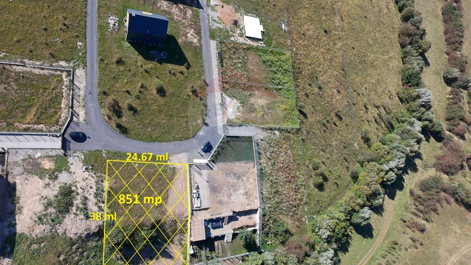 851 mp, Pârâu in spate - Brașov | Centrul echitație și Complex Pănicel