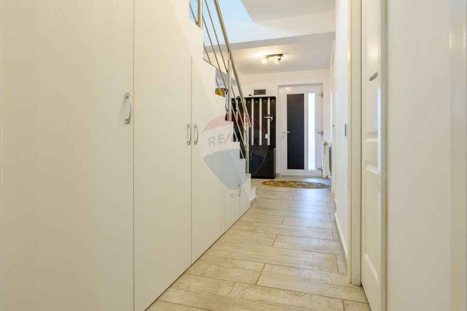 4 room House / Villa for sale, Exterior Est area