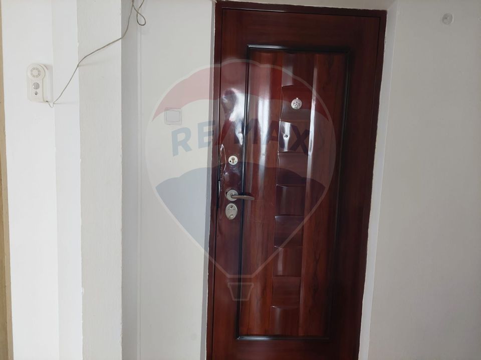 Apartament cu 3 camere decomandat de vanzare  in zona Narcisa-Bacau