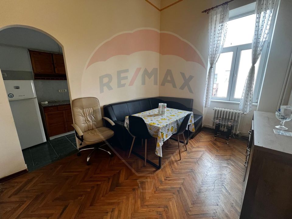 Apartament cu 2 camere de închiriat în zona Ultracentral