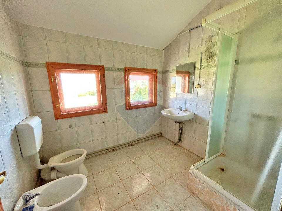 De vânzare pensiunea „Casa Albă”, orașul Pecica, jud. Arad