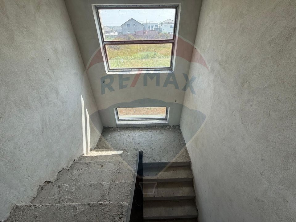 Casă / Vilă cu 4 camere de vânzare în zona Ghercesti