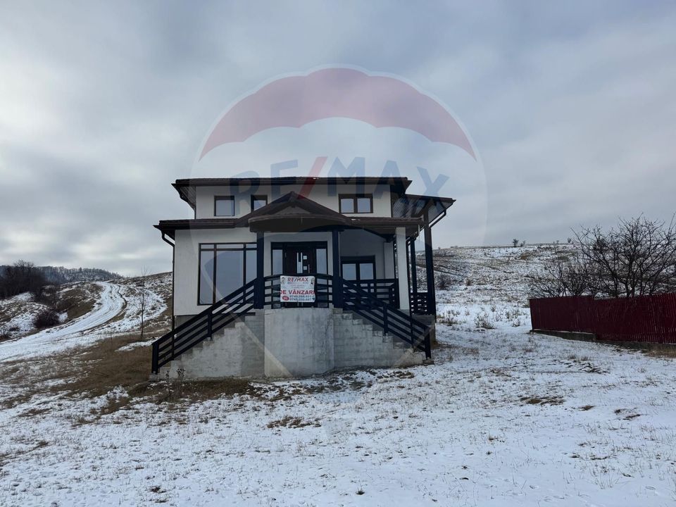 8 room House / Villa for sale, Darmanesti area