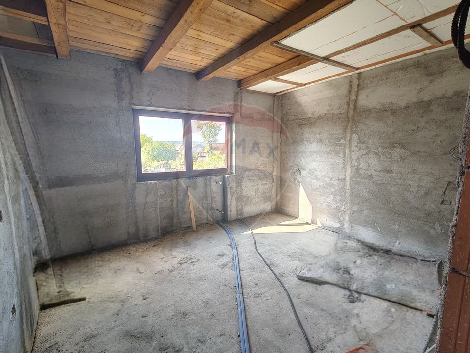 DE VÂNZARE – Casă cu etaj, Tămaia, Maramureș – aproape de Someș