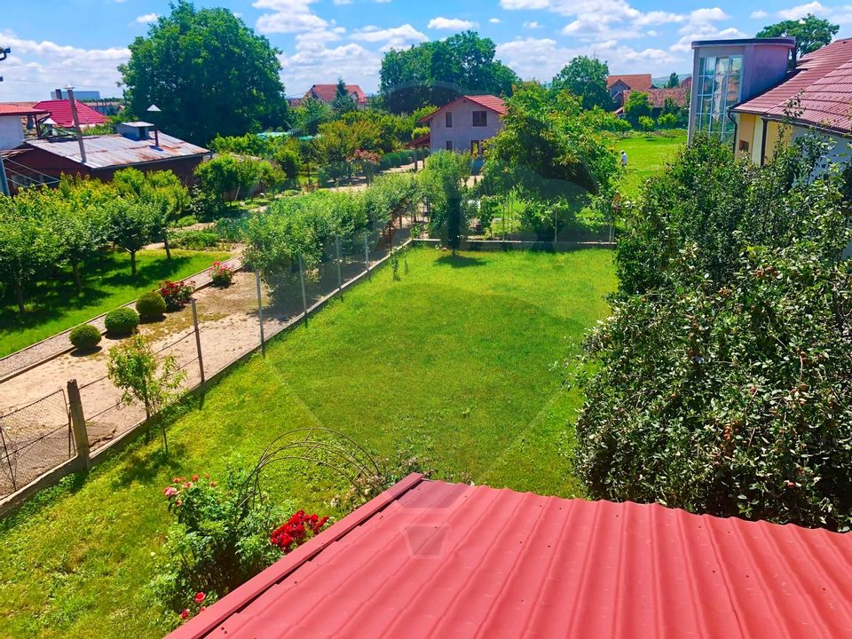 De vanzare casa cu 8 camere in cartierul Poiana, orasul Turda.