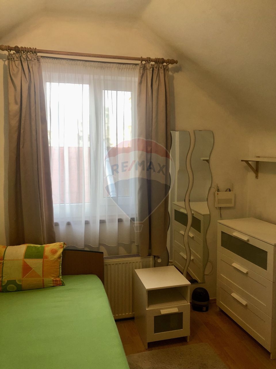 Apartament cu 3 camere de inchiriat zona P-ta Universitatii