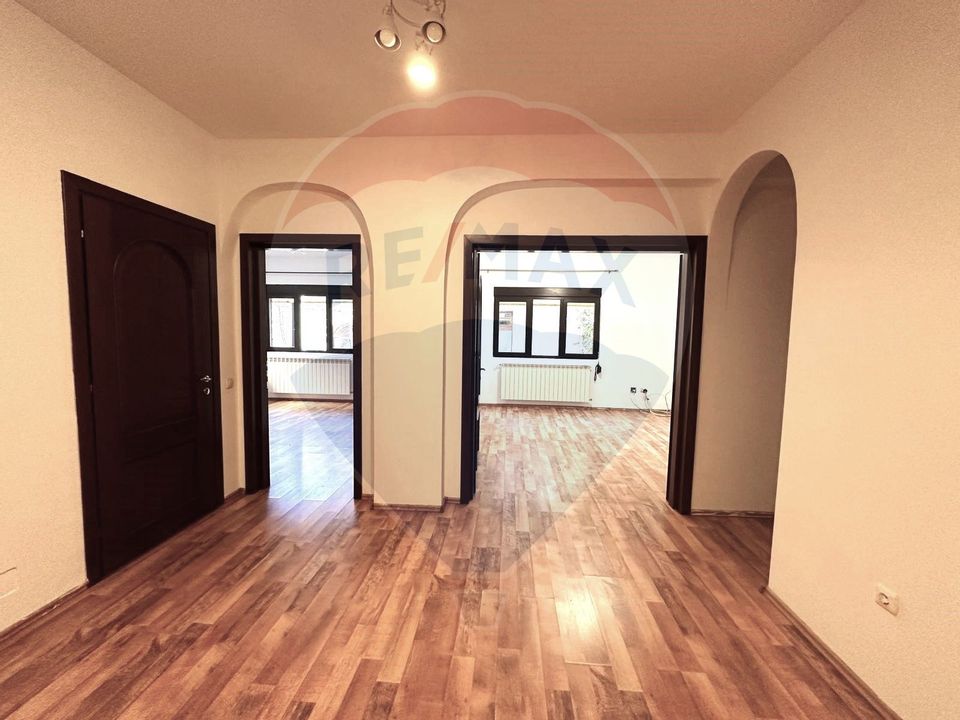 Apartament de inchiriat -3 camere  in vila