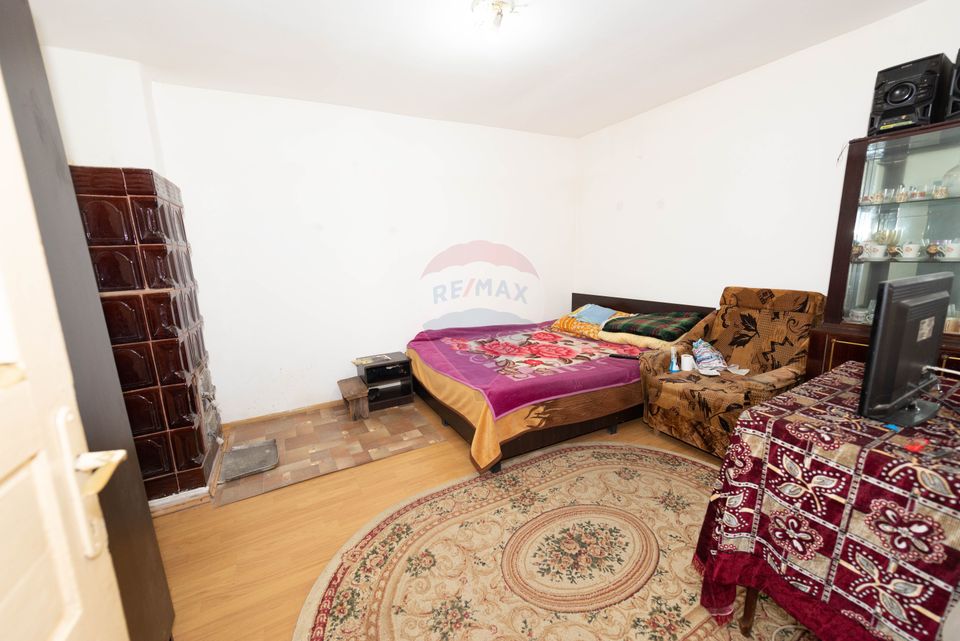 Casă de vânzare si teren 266mp în zona Giulesti