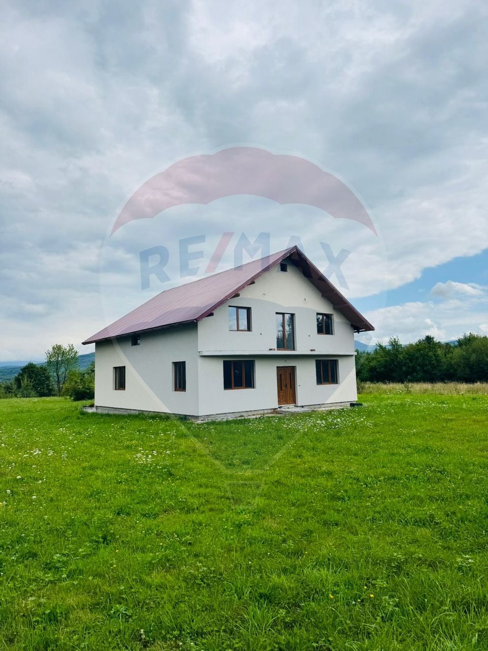 Casă / Vilă cu 8 camere de vânzare