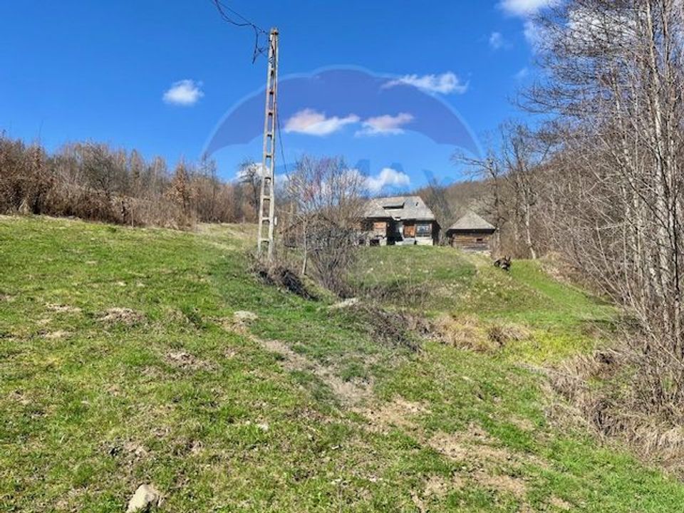 Land 7,495sqm Barsana / None