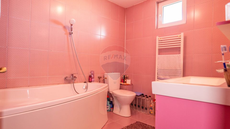 Vanzare vilă Bacu P+1+Pod, livadă, acces rapid A0/A1/Centură