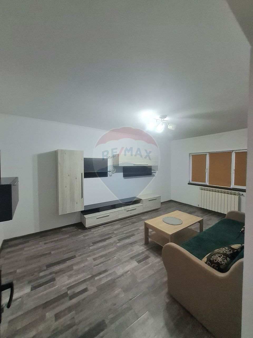 Apartament cu 2 camere de închiriat în zona Est