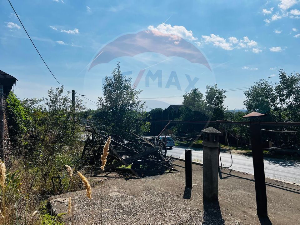 Casă P+E+M cu spălătorie auto și restaurant la DN 7 în LIPOVA