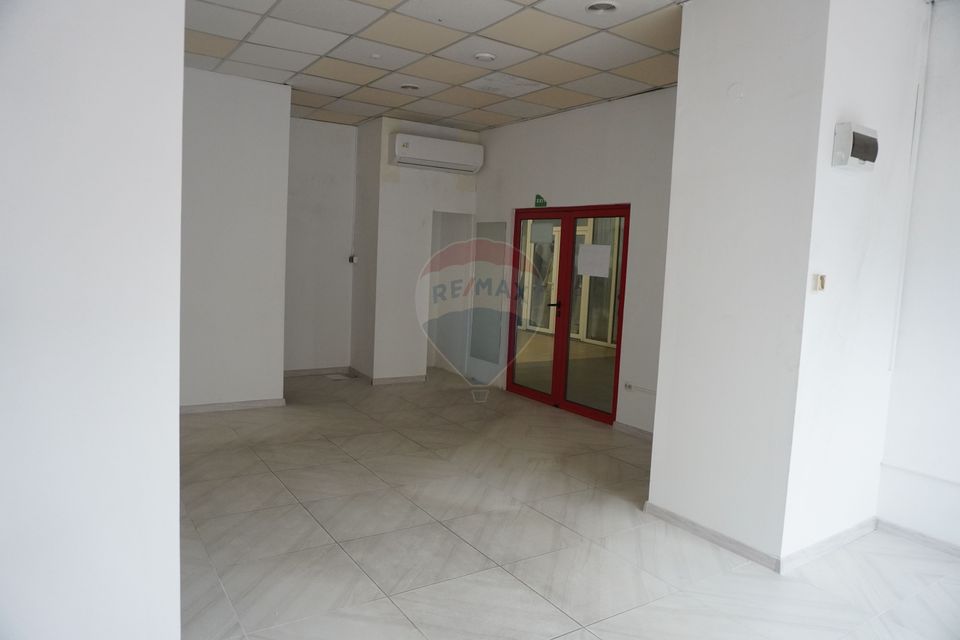 35sq.m Commercial Space for rent