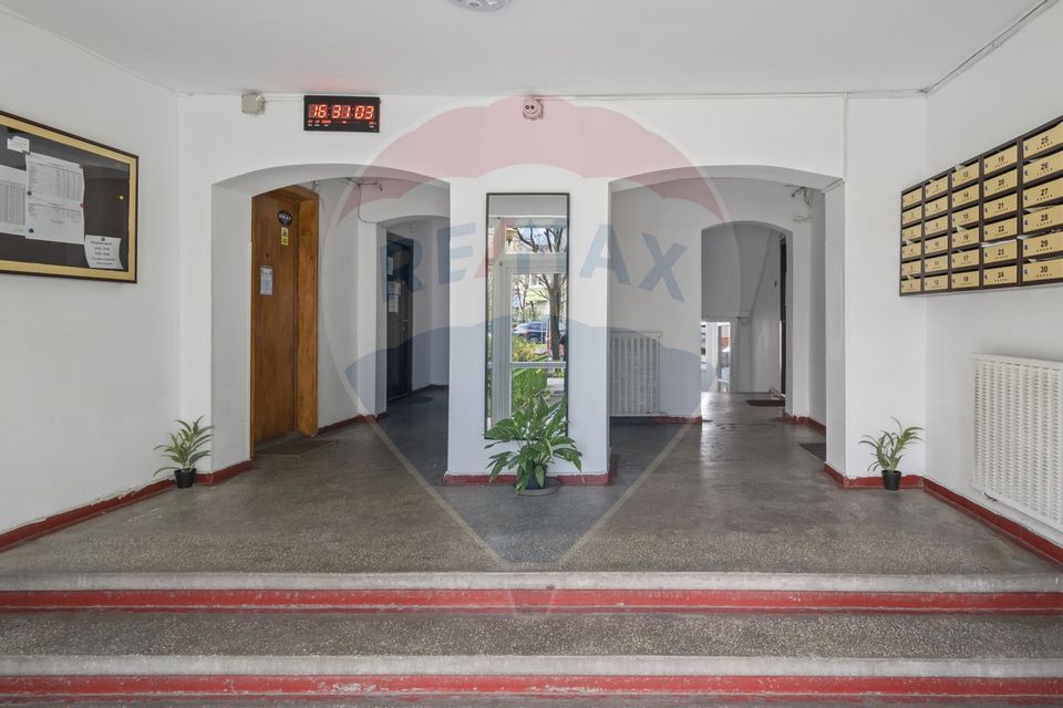 Apartament cu 5 camere de închiriat-Calea 13 septembrie.