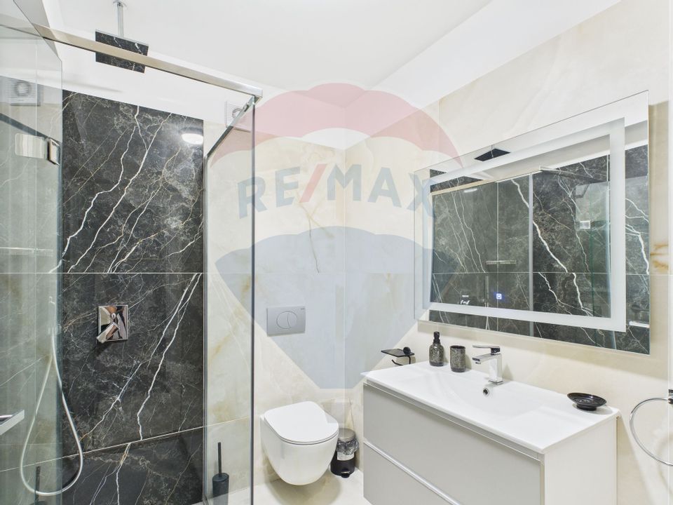 Studio cu vedere la mare | White Titanic – Mamaia Sat