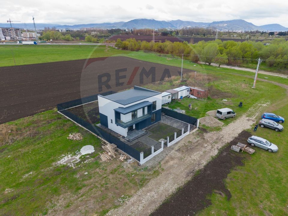 Vila moderna cu 4 camere,  P+E - teren 501 mp