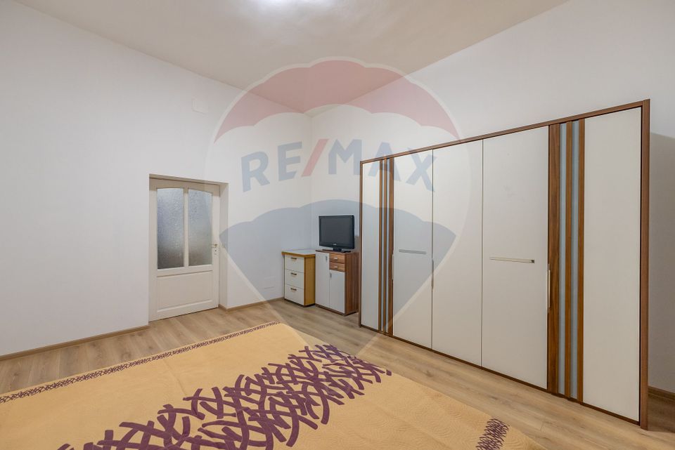 Apartament la casă de închiriat