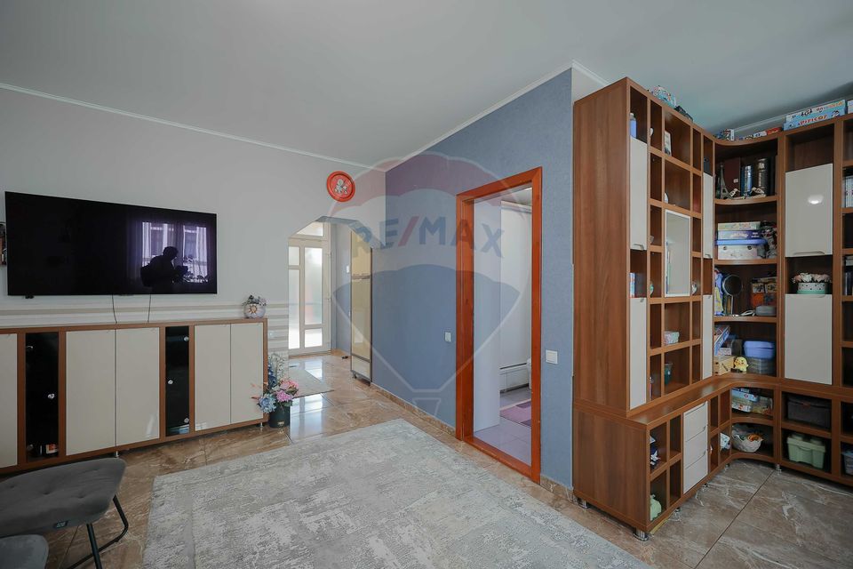 De vânzare Apartament cu 4 camere, lângă Podul Centenarului