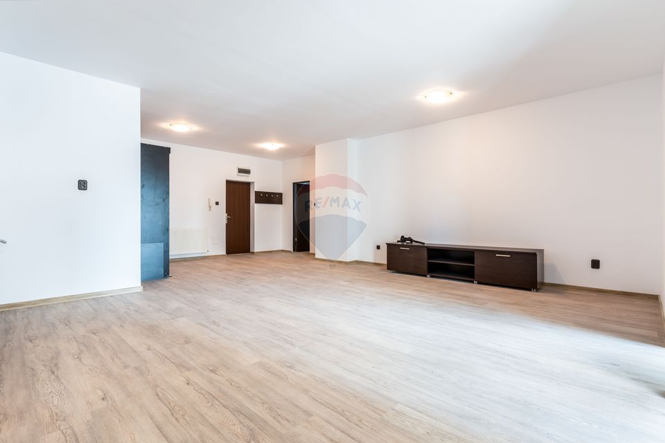 3 cam, 83 mp, zona Rivus, bloc nou, et 1, comision 0