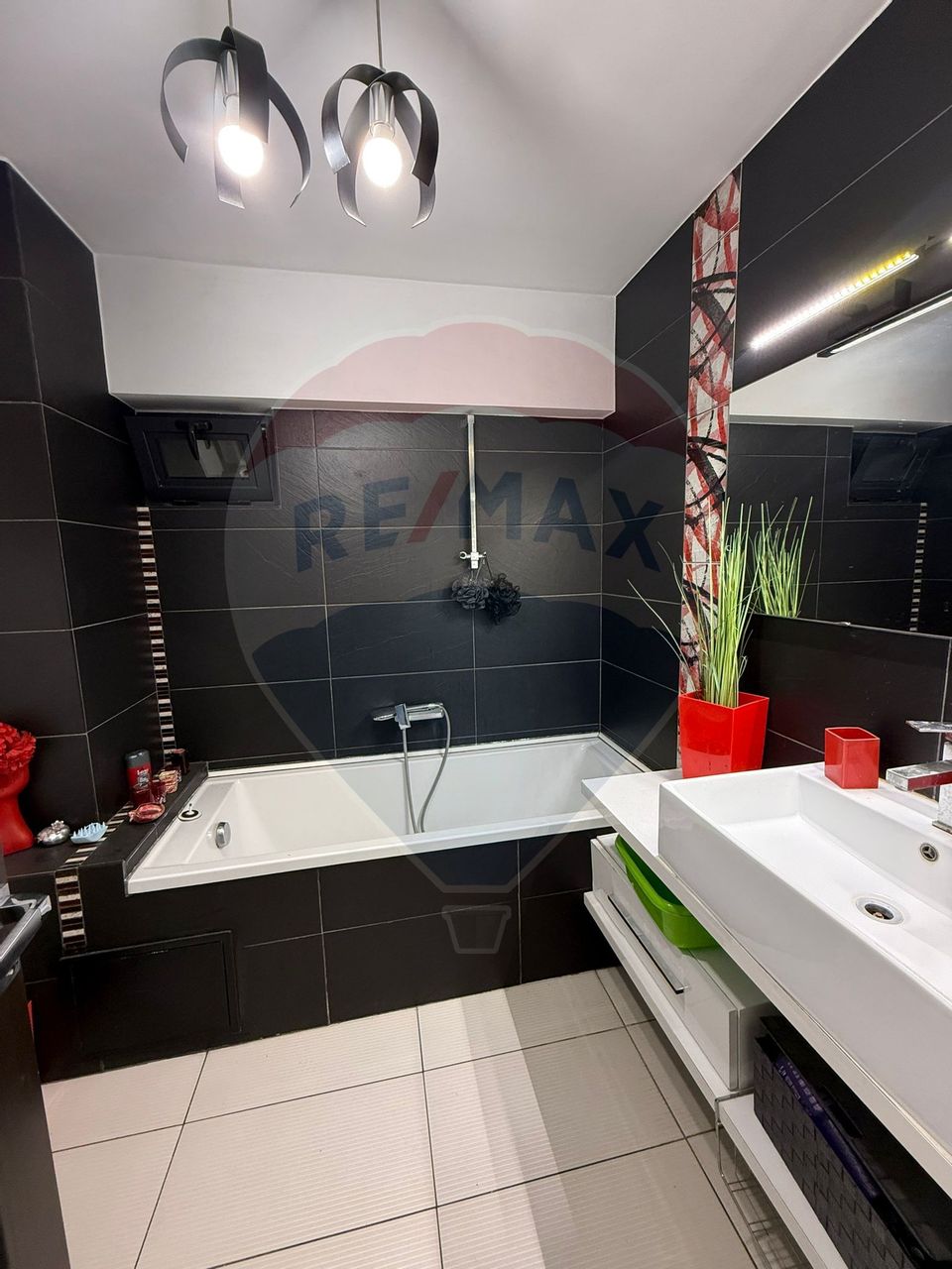 Apartament cu 4 camere de închiriat în zona Ultracentral