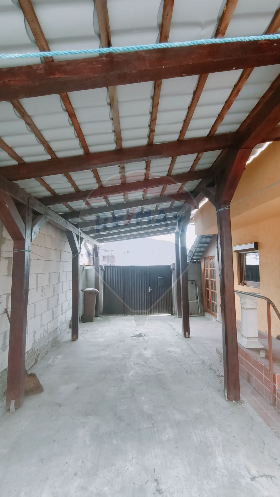 Casă cu curte acoperita de inchiriat, centrul vechi (BM)