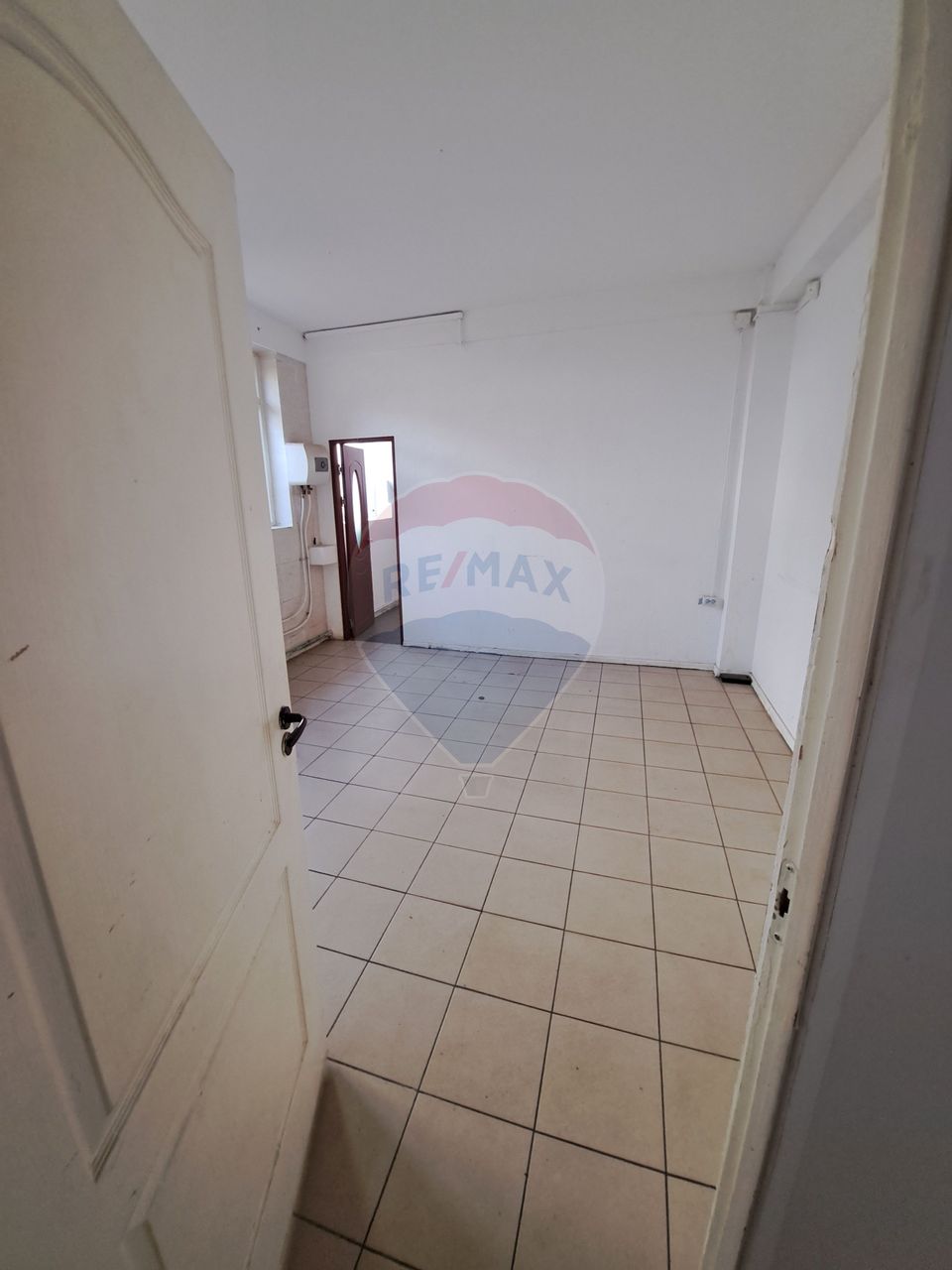 160sq.m Commercial Space for rent, 1 Mai area