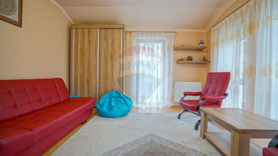 Apartament in vila, 3 camere, Nicolae Labis, Tractorul