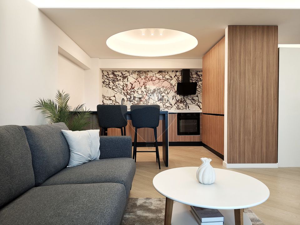 Apartament cu centrală și parcare de închiriat în Cortina North