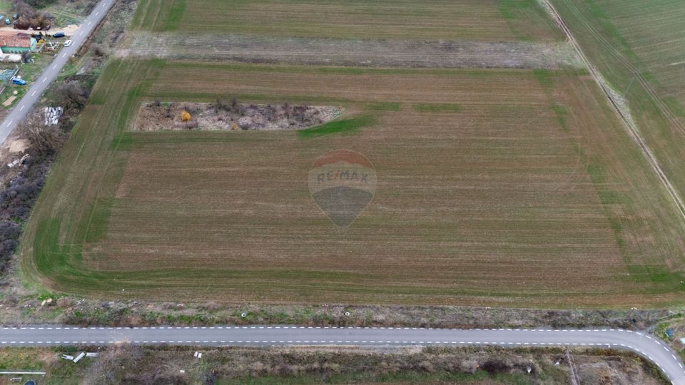 Teren 6,400mp Minis / Strada Traian Fidrich