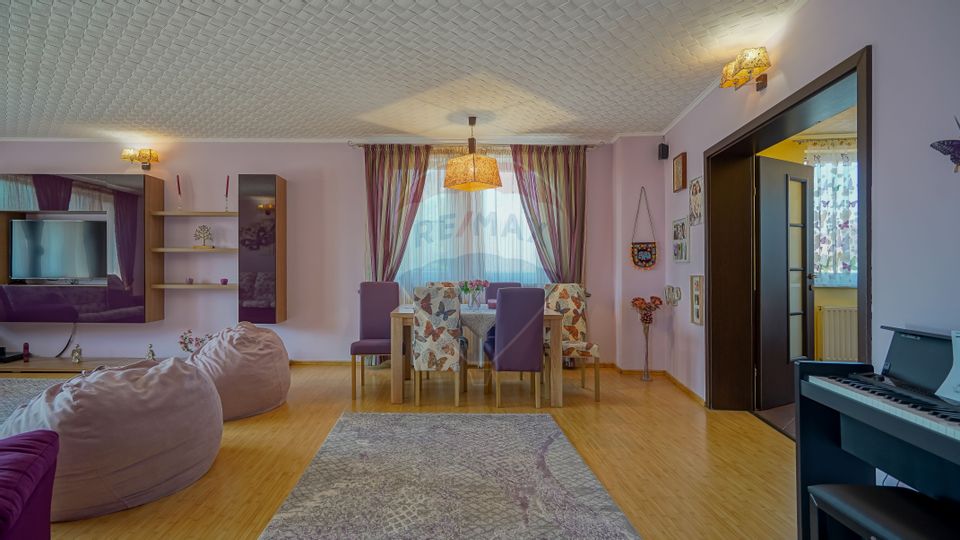 Elegant house, wine cellar, view of the mountains and peak. Postăvaru