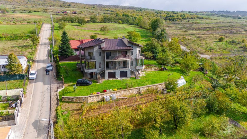 Casă / Vilă deosebită de Vânzare în Bucium, Iași - View Panoramic