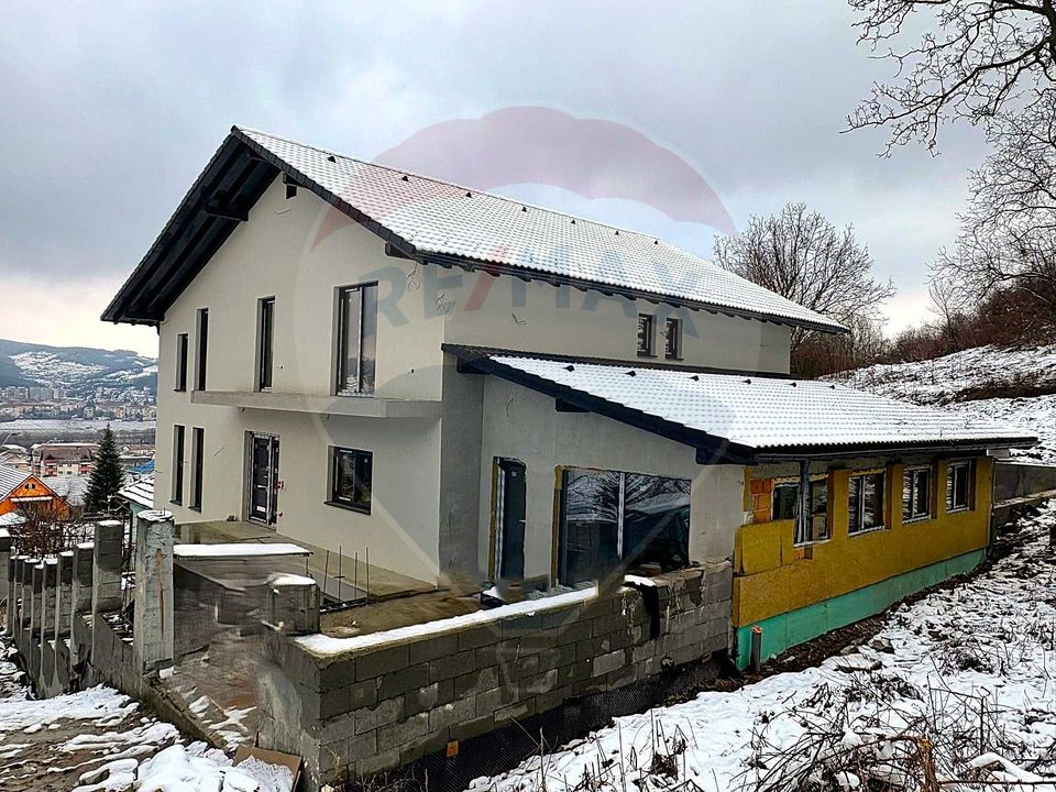 Casa noua, premium, cu panoramă superbă asupra orașului