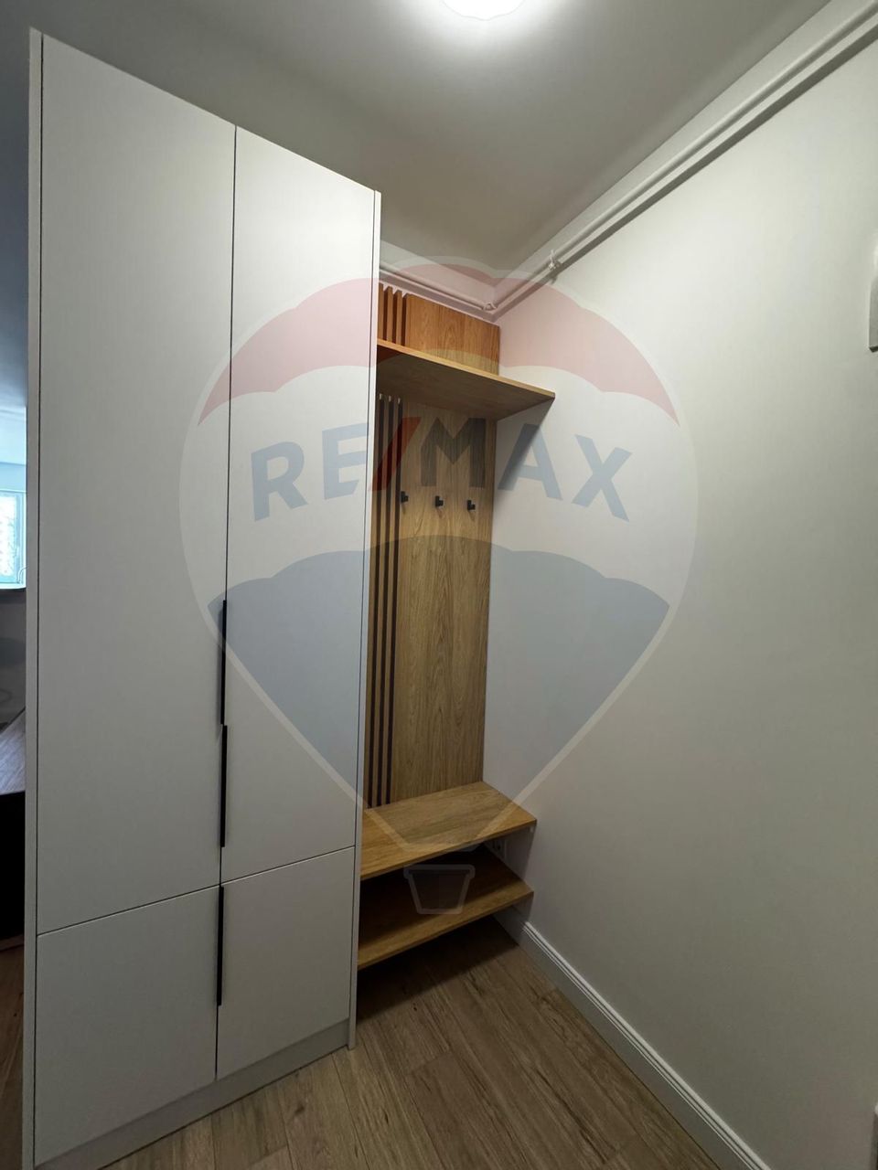 Închiriez apartament, 2 camere, zona BMW, Floresti