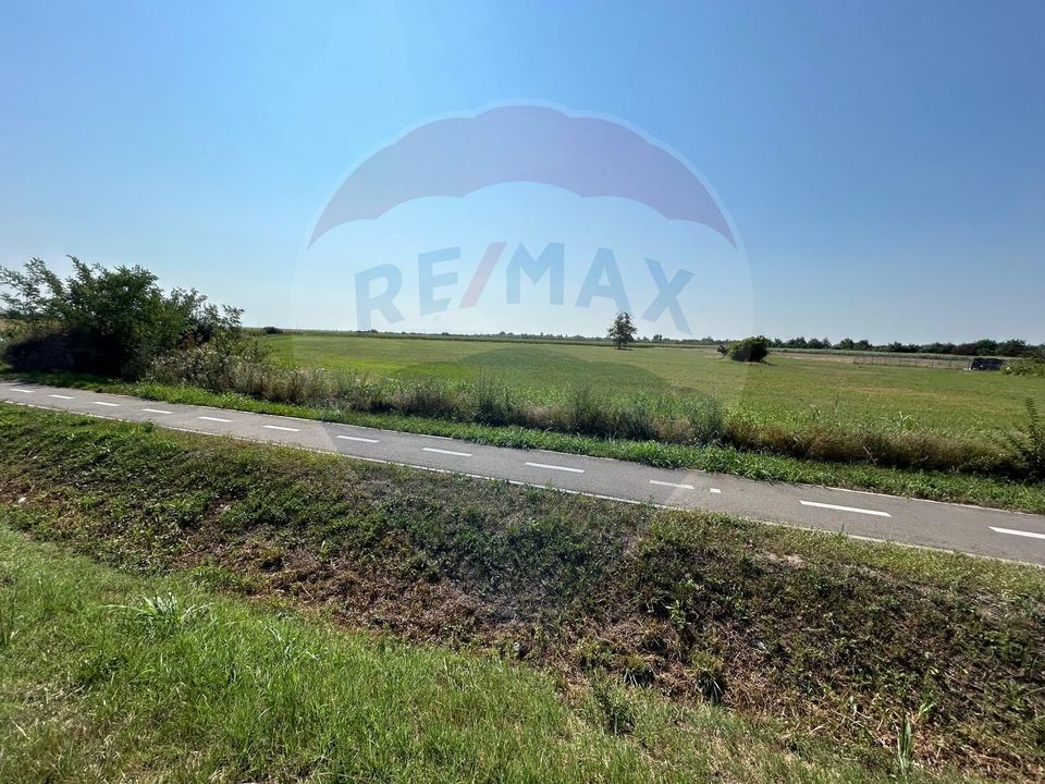 Teren in parcul industrial Madaras la intrare in oras Salonta .