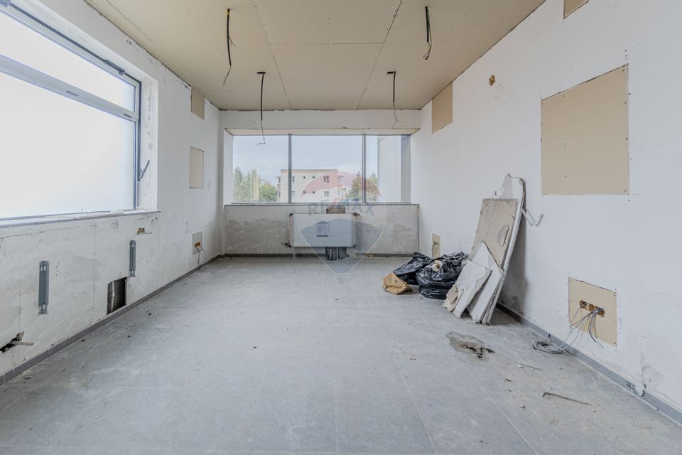 Cladire de 902 mp utili de vânzare, zona Grivitei - DN 13, COMISION 0