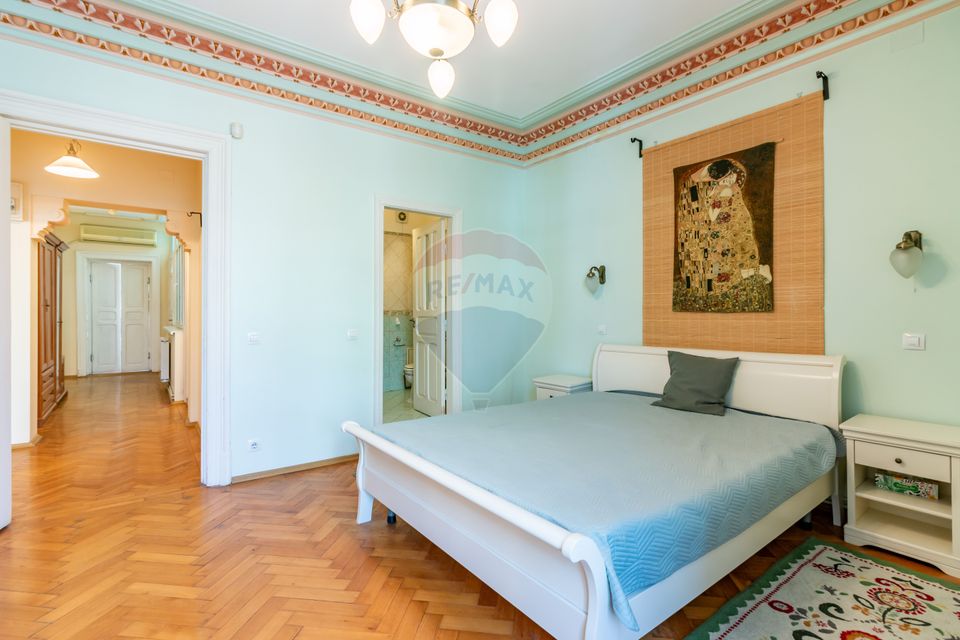 3-room apartment and open-space attic Amzei | English