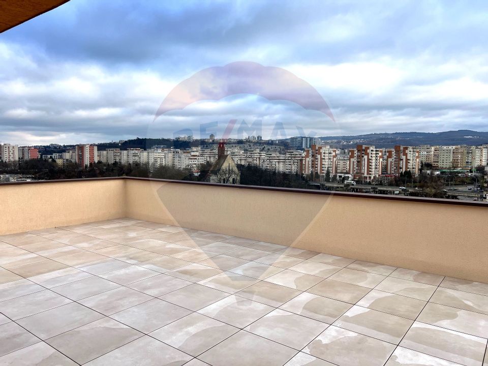 De închiriat Penthouse cu view spectaculos, 215 mp, terasa 130 mp