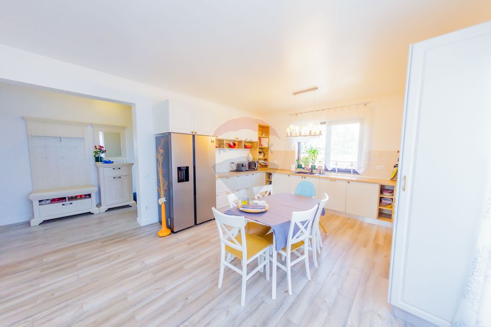 4 room House / Villa for sale