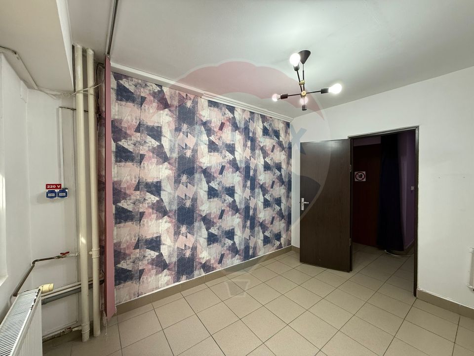 Spațiu comercial stradal 61 mp, Bd. Chisinau - vitrina si acces direct