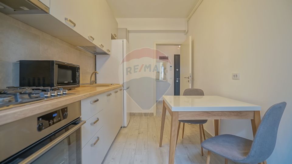 Garsoniera generoasa cu loc de parcare,  Grandis Tractorul