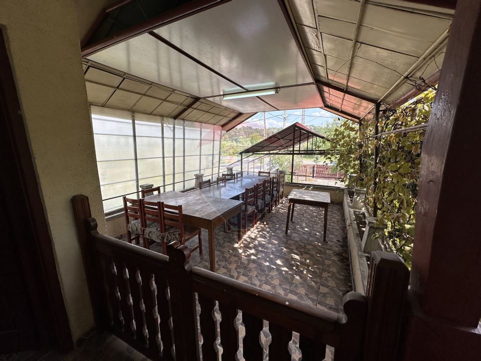 For sale | House with 8 rooms | Campina