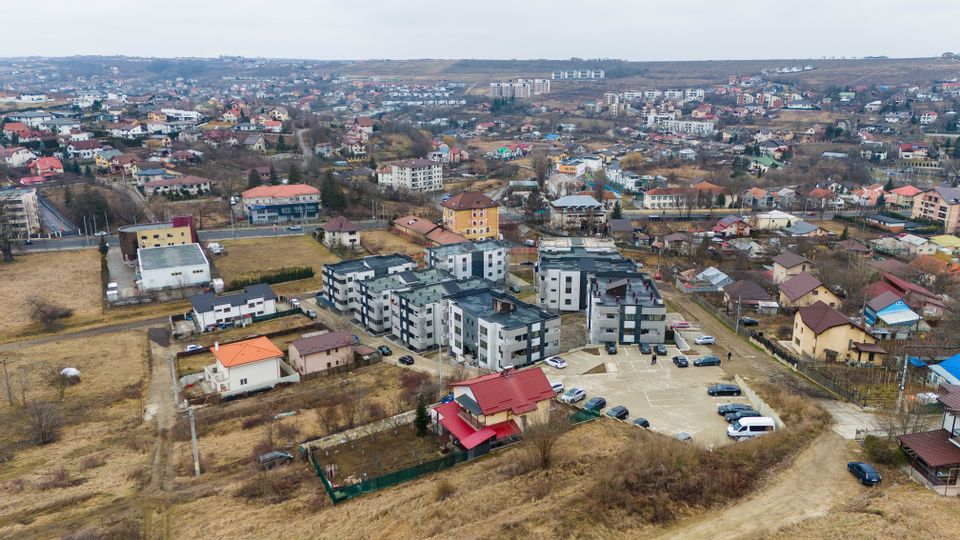 Apartament cu 3 camere de vânzare în zona Bucium