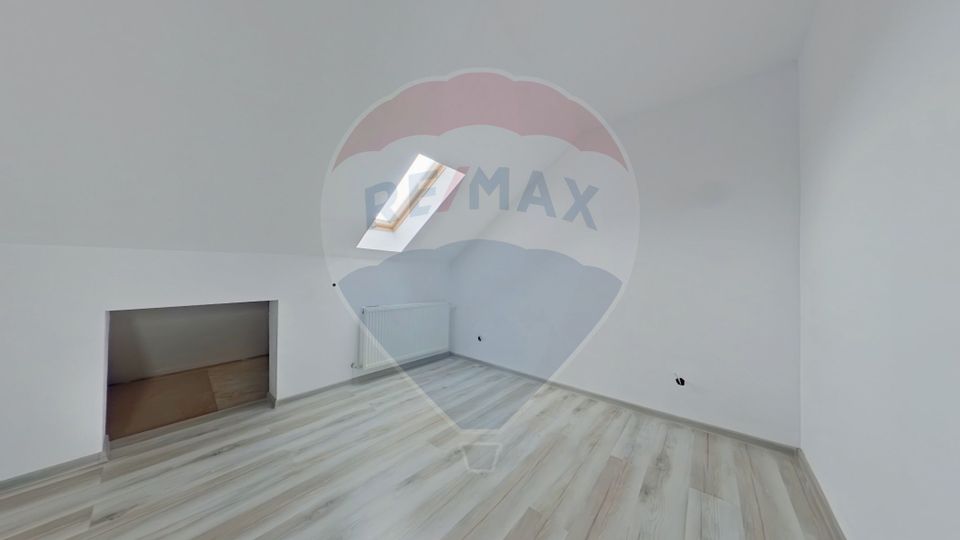 Mansarda de vanzare, 81mp, str Cetatii. Comision 0%